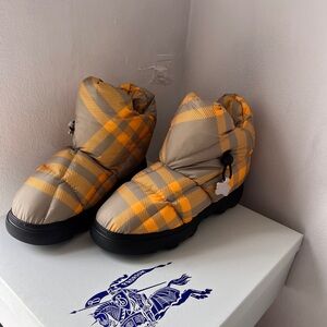 BNIB BURBERRY Mens Yellow Check Drawstring Pillow Padded Snow Boots Sz 43 Us 10